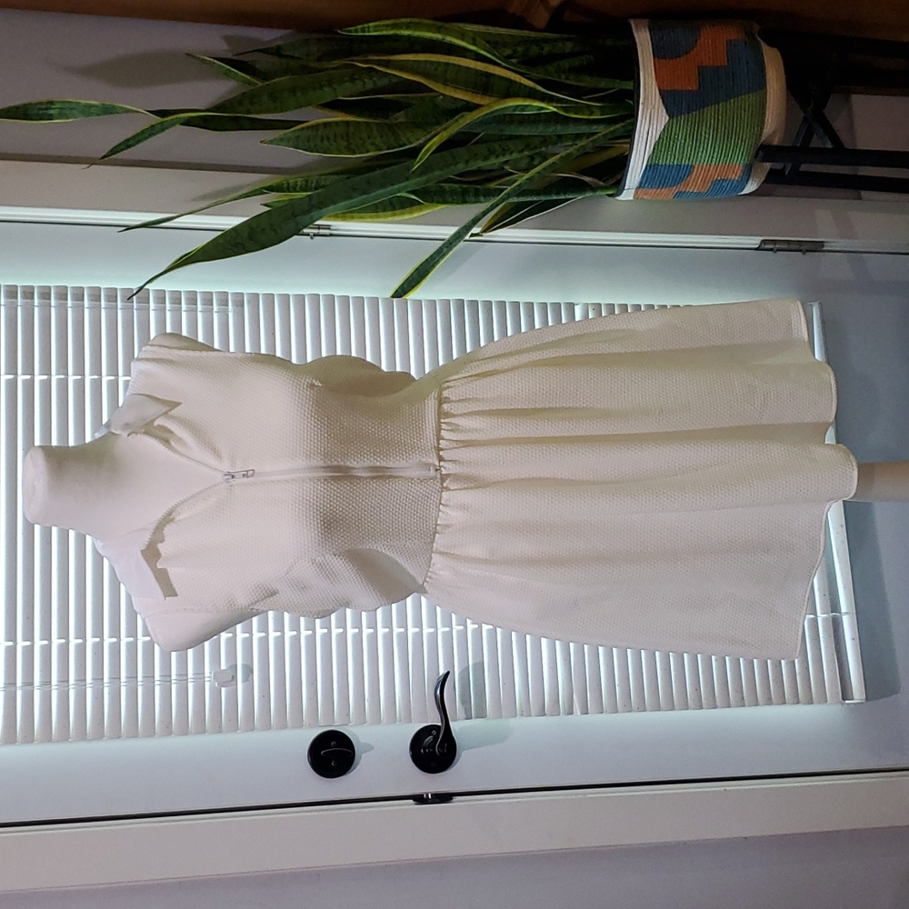 White sleeveless textured dress with collar size small